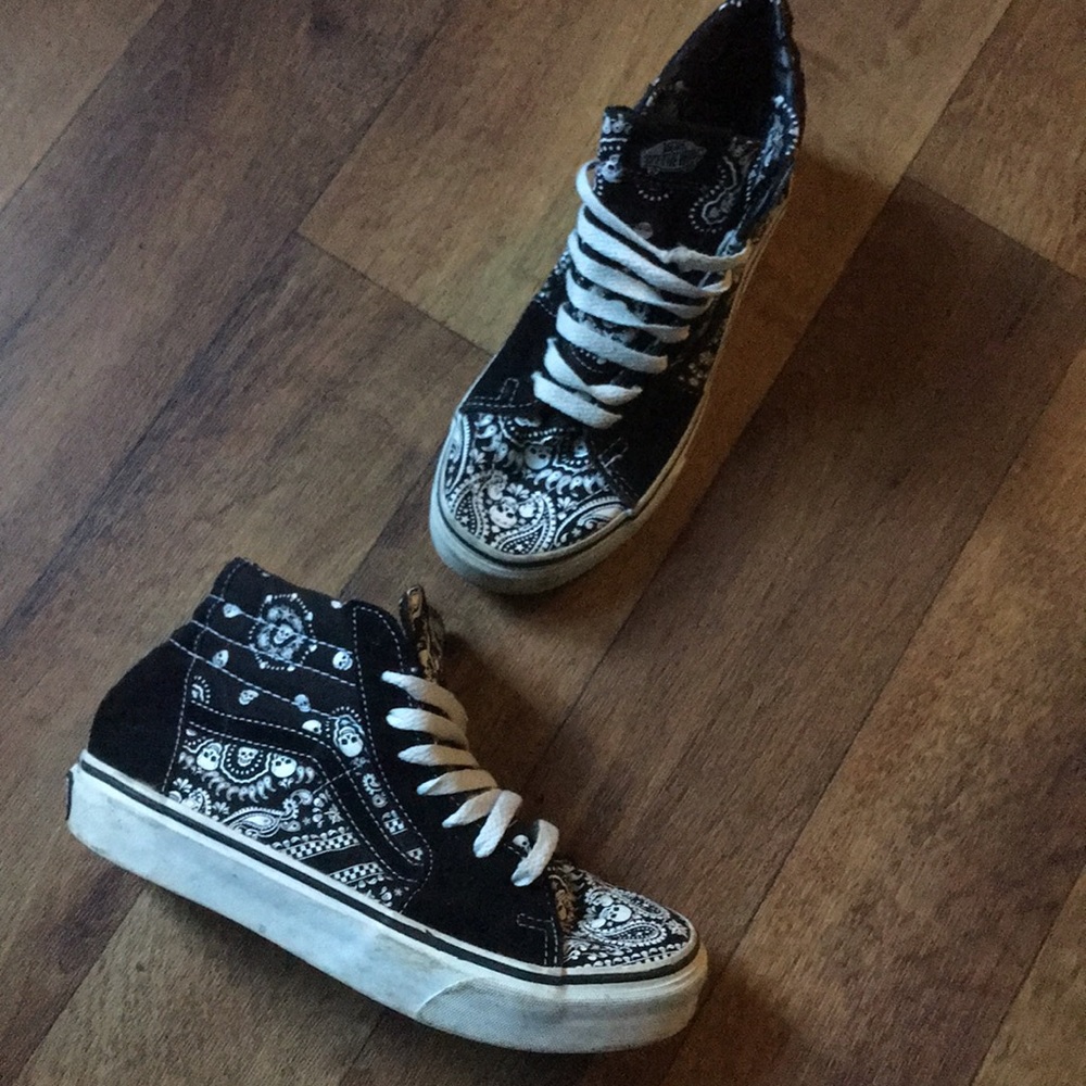 Vans skull shoes